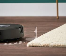 Robotický vysavač iRobot Roomba Combo j7+ černá barva
