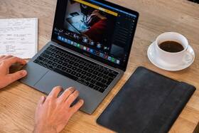 Pouzdro FIXED Oxford na Apple MacBook Pro 14" černá barva
