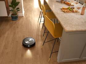 Robotický vysavač iRobot Roomba j7+ černá barva
