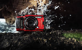 Digitální fotoaparát Olympus TG-6 červená barva
