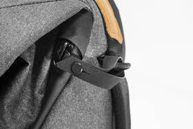 Batoh Peak Design Everyday Backpack 20L (v2) šedá barva

