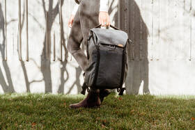 Batoh Peak Design Everyday Backpack 20L (v2) šedá barva
