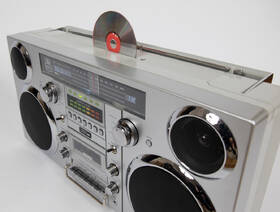 Radiomagnetofon s DAB+/CD GPO Brooklyn stříbrná barva
