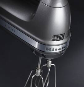 Ruční šlehač KitchenAid 5KHM9212ECU stříbrná barva
