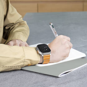 Řemínek Uniq Revix Premium Edition Reversible na Apple Watch 42/44/45/49mm oranžová barva

