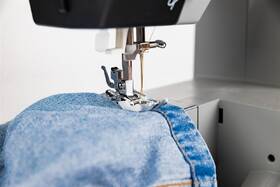 Šicí stroj Veritas Power Stitch PRO červená barva
