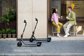 Elektrická koloběžka Segway E2 Plus E II antracitová barva
