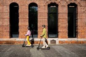 Elektrická koloběžka Segway E2 Plus E II antracitová barva
