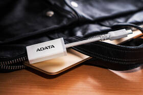 Redukce ADATA HDMI / USB-C bílá barva
