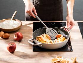 Pekáč Delimano průměr 28 cm šedá barva
