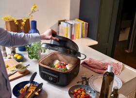 Multifunkční hrnec RUSSELL HOBBS 26520-56 SatisFry Air&Grill Multi, 5,5 l černá barva
