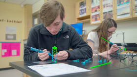 3D pero 3Doodler Create+ a 75 náplní a 5 šablon 

