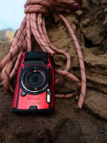 Digitální fotoaparát Olympus TG-6 červená barva
