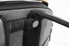 Batoh Peak Design Everyday Backpack 20L (v2) šedá barva
