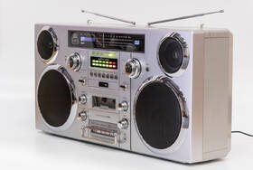 Radiomagnetofon s DAB+/CD GPO Brooklyn stříbrná barva
