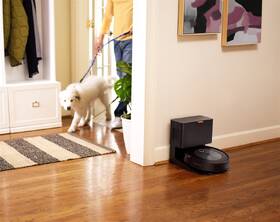 Robotický vysavač iRobot Roomba j7+ černá barva
