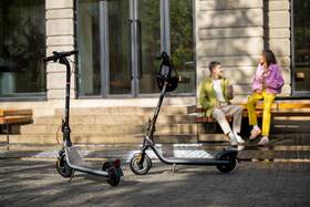 Elektrická koloběžka Segway E2 Plus E II antracitová barva
