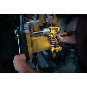 Utahovák rázový Dewalt DCF899P2-QW (s baterií) 
