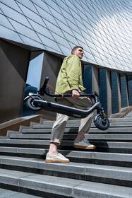 Elektrická koloběžka Segway E2 Plus E II antracitová barva
