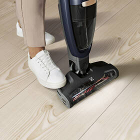 Tyčový vysavač Electrolux WQ71-50IB 
