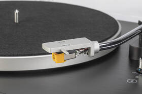 Gramofon Mitchell Acoustics TT2 černá barva
