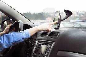 Držák na mobil GoGEN s bezdrátovým nabíjením, fastcharge, 10W černá barva
