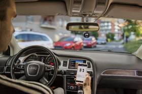 Autokamera LAMAX T6 WiFi černá barva
