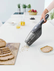 Tyčový vysavač Electrolux EER73DB 

