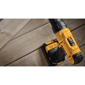 Aku vrtačka Dewalt DCD771C2-QW (s baterií) 
