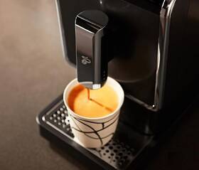 Automatický kávovar Tchibo Esperto Caffé 1.1, antracit 
