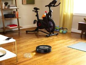 Robotický vysavač iRobot Roomba j7+ černá barva
