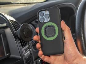 Kryt na mobil Quad Lock MAG na iPhone 12/12 Pro černá barva
