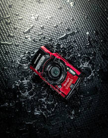 Digitální fotoaparát Olympus TG-5 červená barva
