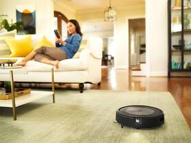 Robotický vysavač iRobot Roomba j7+ černá barva
