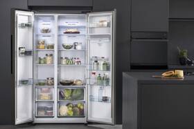 Americká lednice Hisense RS711N4WFE černá barva
