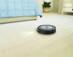 Robotický vysavač iRobot Roomba j7+ černá barva
