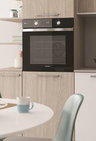 Trouba Indesit IFWS 4841 JH BL černá barva
