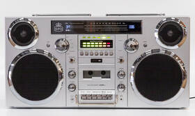 Radiomagnetofon s DAB+/CD GPO Brooklyn stříbrná barva
