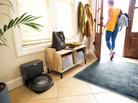 Robotický vysavač iRobot Roomba j7+ černá barva
