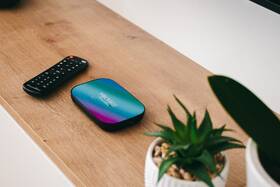 Multimediální centrum XtendLan Android box HK1 černá barva
