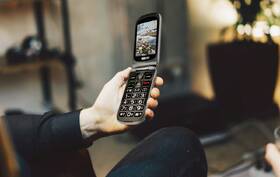 Mobilní telefon MaxCom MM825 šedá barva
