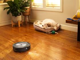 Robotický vysavač iRobot Roomba j7+ černá barva
