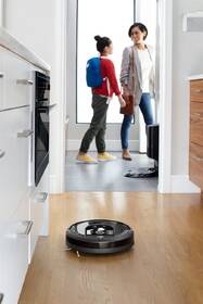 Robotický vysavač iRobot Roomba i7 
