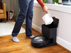 Robotický vysavač iRobot Roomba j7+ černá barva

