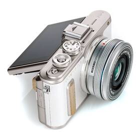 Digitální fotoaparát Olympus E-PL8 + 14-42 Kit stříbrná barva
