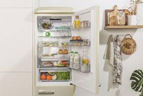 Chladnička s mrazničkou Gorenje ONRK619DC krémová barva
