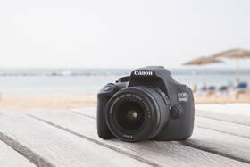 Digitální fotoaparát Canon 1200D černý + 18-55 DC + 8GB černá barva
