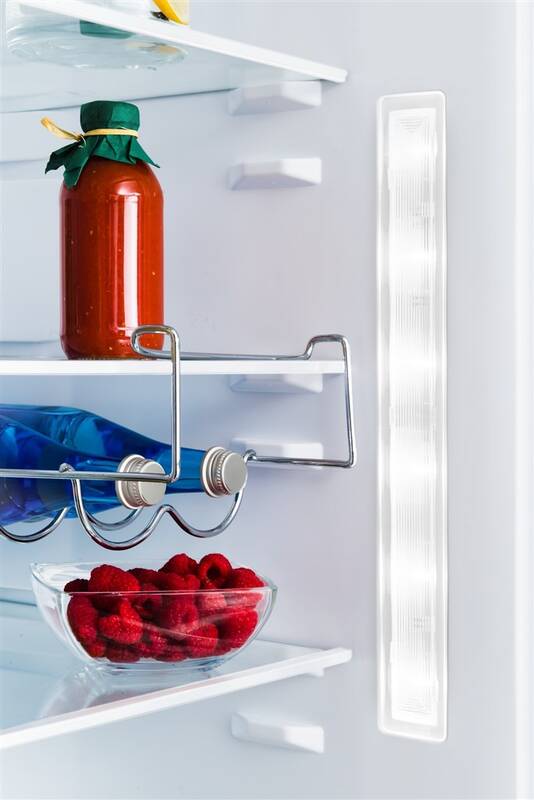 Chladnička s mrazničkou Amica FK3356.4GBDFZAA černá barva
