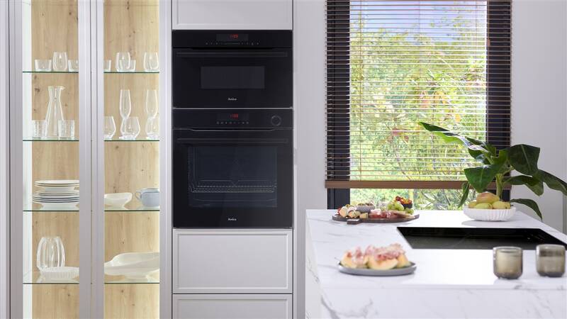 Mikrovlnná trouba Amica AMMB34E2GB černá barva
