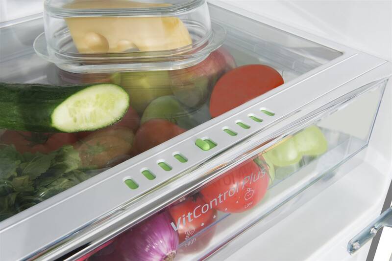 Chladnička s mrazničkou Amica FK2695.4FTHAA černá barva
